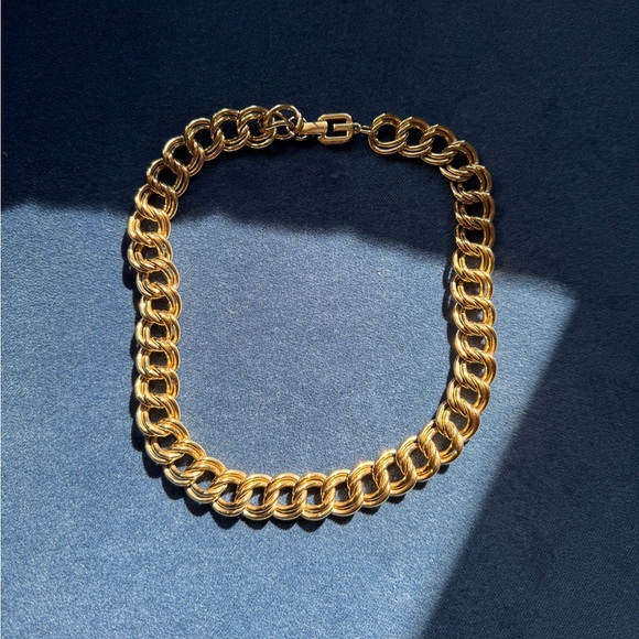 Givenchy‎ Gold Double Link Stacking Chain
Necklace Logo Clasp - Picture 1 of 7